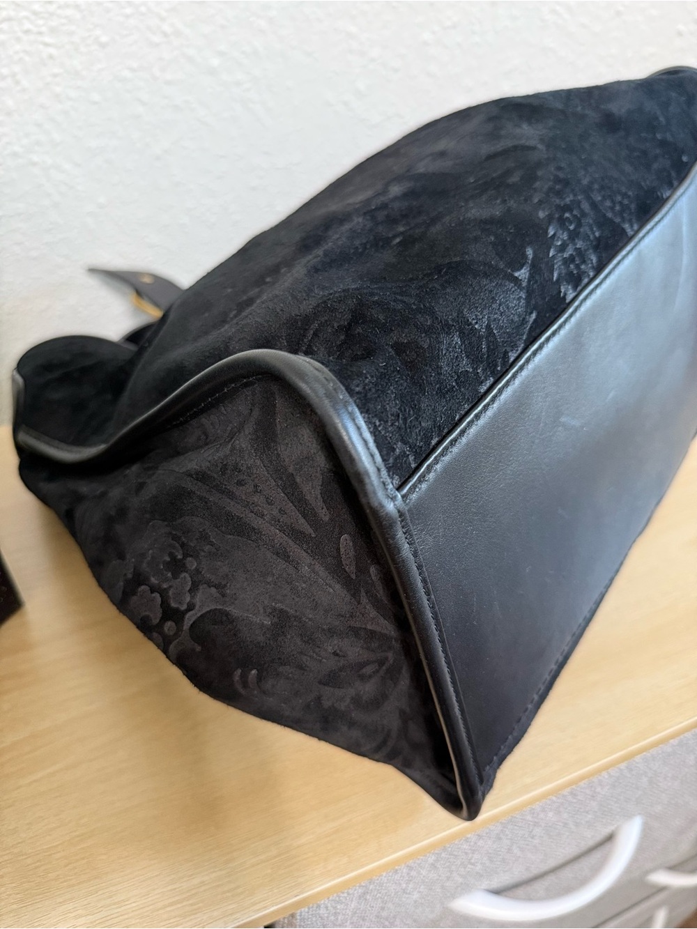 GUCCI Black Soft Stirrup Nubuck Black Suede Shoulder Bag - Picture 15 of 16